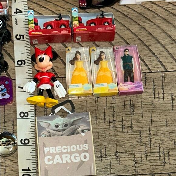 Disney Action Figures Minis with Disney Shelf 2! favorite ❤️ characters Playset - Picture 13 of 17